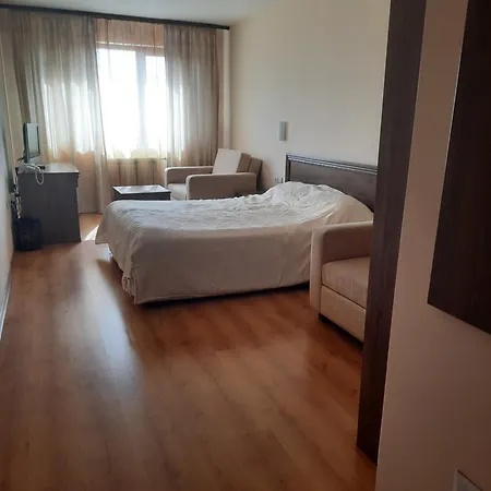 Otel студио в 4 звезди, град *