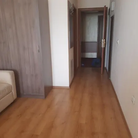 Otel студио в 4 звезди, град *